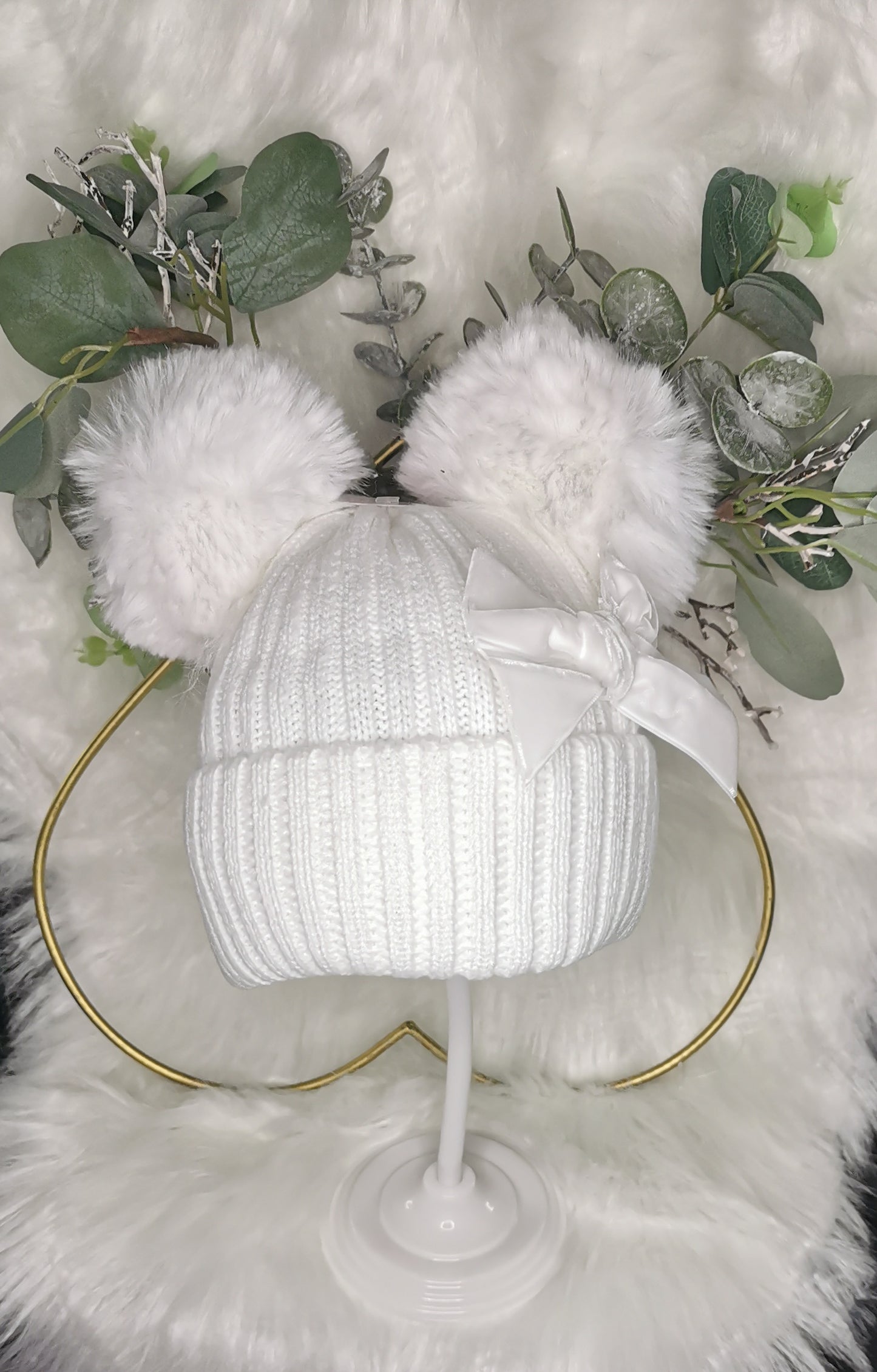 Ribbed pom hat with velvet bow